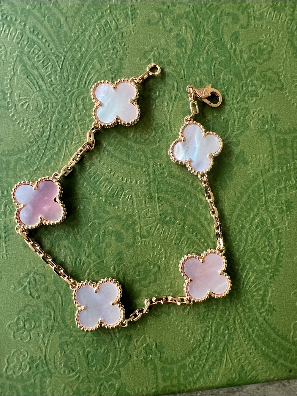 Rose Gold Clover Bracelet Pink Mother-of-Pearl flowers copper plated 18k gold